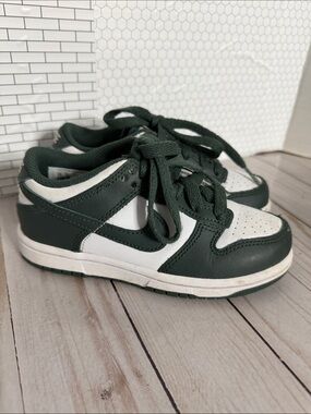 Kids Nike Dunk Low “Michigan State”Low-Top Sneakers in Dark Green and White